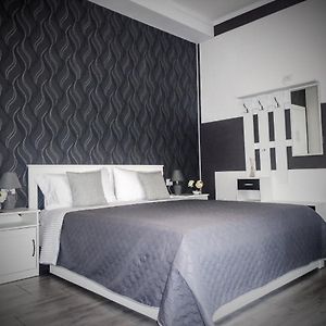 Chloe'S Rooms
